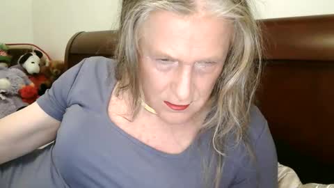 Jessie Love online show from 02-01-26, 10:47