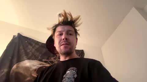 Snapshot of gabethier25 chatting on 12-16-24, 06:32 yeeah online show from 12-16-24, 06:32