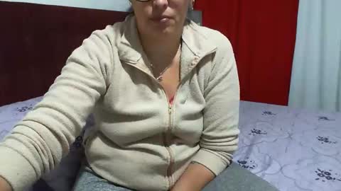 Snapshot of gabibrasil chatting on 10-16-25, 06:31 gaby layla online show from 10-16-25, 06:31