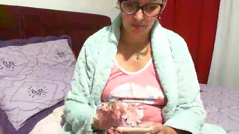 Snapshot of gabibrasil chatting on 10-22-25, 10:31 gaby layla online show from 10-22-25, 10:31