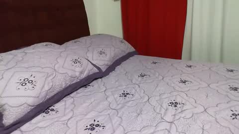 Snapshot of gabibrasil chatting on 11-19-25, 12:43 gaby layla online show from 11-19-25, 12:43