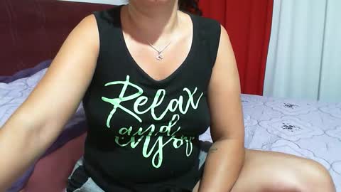 Snapshot of gabibrasil chatting on 11-19-25, 08:09 gaby layla online show from 11-19-25, 08:09