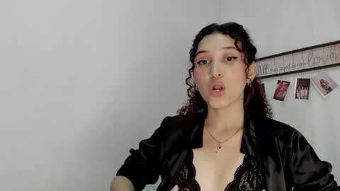 Snapshot of gabriela_duarte chatting on 02-02-25, 11:30 Gabi online show from 02-02-25, 11:30