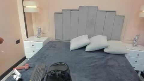   online show from 10-25-25, 12:02