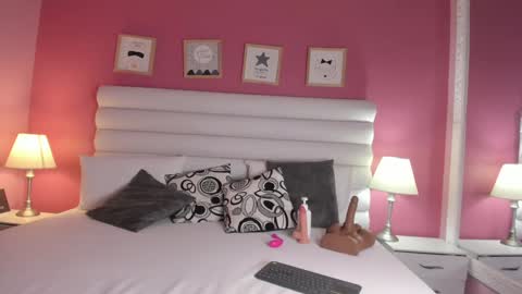 Gabriela salgado online show from 12-24-24, 02:22