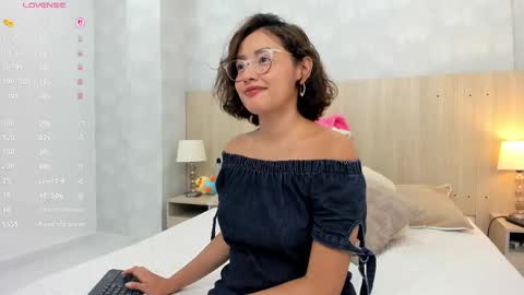 Gabriela Vargas online show from 10-23-25, 03:39