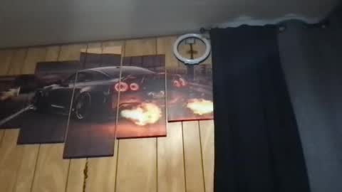 Snapshot of gabriell85 chatting on 12-17-25, 08:15 the witchman online show from 12-17-25, 08:15