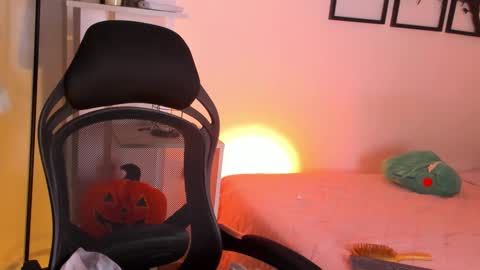 Gabriella online show from 10-15-25, 09:04