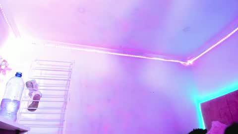   online show from 10-12-25, 04:39