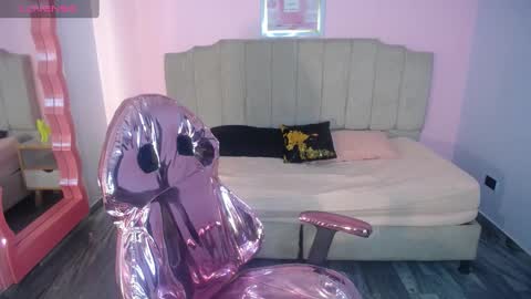 Snapshot of gaby_s1 chatting on 12-30-24, 04:09 Gaby online show from 12-30-24, 04:09