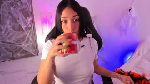 Gabriela online show from 10-28-25, 04:53