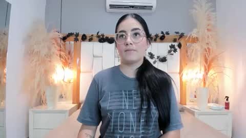 Snapshot of gabyjhons chatting on 12-17-25, 06:25 gabyjhons online show from 12-17-25, 06:25