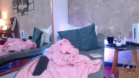 Gaby online show from 12-28-24, 03:37