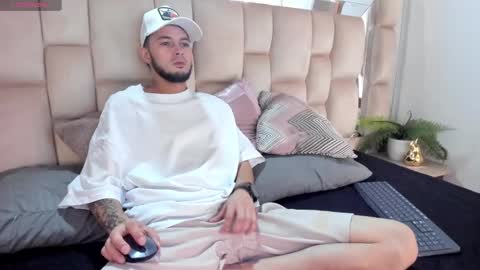 Snapshot of gael_coral chatting on 11-03-25, 04:03 Gael Coral some hot latinos online show from 11-03-25, 04:03