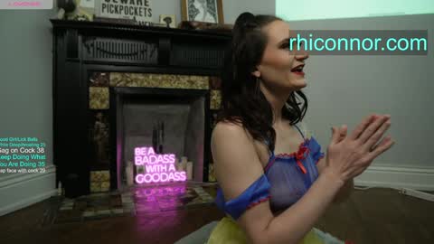 Snapshot of gagngush chatting on 12-30-24, 04:19 Rhi Connor online show from 12-30-24, 04:19