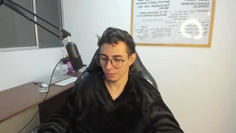 Snapshot of gametommy chatting on 01-19-25, 03:18 Tommy online show from 01-19-25, 03:18