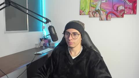 Snapshot of gametommy chatting on 01-24-25, 01:56 Tommy online show from 01-24-25, 01:56