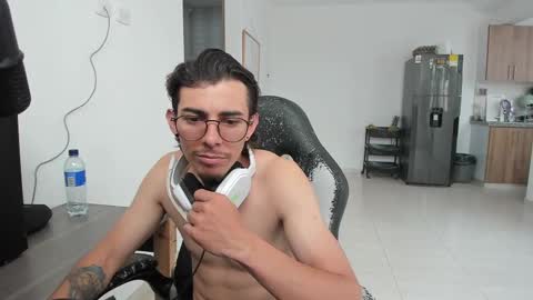 Snapshot of gametommy chatting on 02-26-25, 05:28 Tommy online show from 02-26-25, 05:28