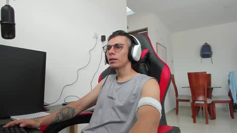 Snapshot of gametommy chatting on 03-07-25, 03:28 Tommy online show from 03-07-25, 03:28