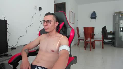 Snapshot of gametommy chatting on 03-12-25, 10:28 Tommy online show from 03-12-25, 10:28