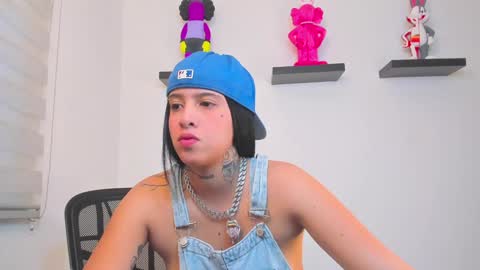 Snapshot of gangster_girl chatting on 12-17-24, 10:22 GANG online show from 12-17-24, 10:22