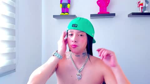 Snapshot of gangster_girl chatting on 12-21-24, 02:37 GANG online show from 12-21-24, 02:37