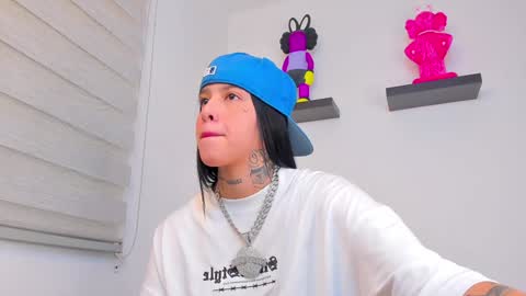 Snapshot of gangster_girl chatting on 01-02-25, 01:17 GANG online show from 01-02-25, 01:17