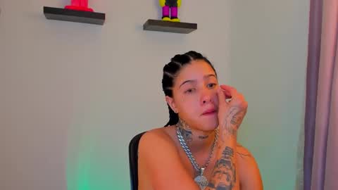 Snapshot of gangster_girl chatting on 01-17-25, 04:17 GANG online show from 01-17-25, 04:17