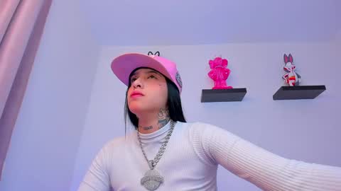 Snapshot of gangster_girl chatting on 02-05-25, 01:58 GANG online show from 02-05-25, 01:58