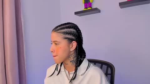 Snapshot of gangster_girl chatting on 02-11-25, 01:10 GANG online show from 02-11-25, 01:10