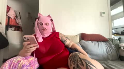 Snapshot of gapetrainee chatting on 10-19-25, 12:06 gapetrainee online show from 10-19-25, 12:06