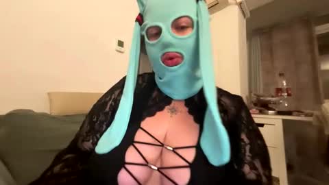 Snapshot of gapetrainee chatting on 10-25-25, 10:04 gapetrainee online show from 10-25-25, 10:04