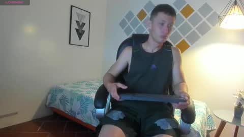 garuo_18 online show from 10-30-25, 03:52