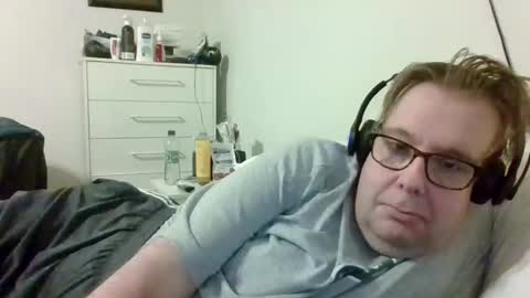 Snapshot of garyg930 chatting on 10-07-25, 05:04 Gary online show from 10-07-25, 05:04