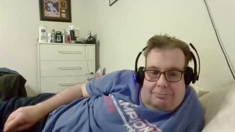 Snapshot of garyg930 chatting on 11-10-25, 01:37 Gary online show from 11-10-25, 01:37