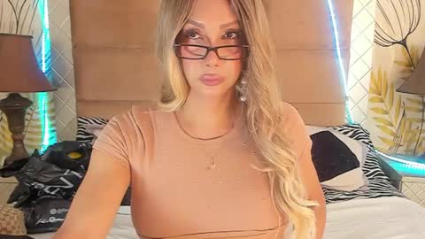 Snapshot of gaticahotts chatting on 12-01-24, 06:30 melanny villa online show from 12-01-24, 06:30