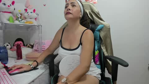 Snapshot of gatitasexy_hot_wet4u chatting on 12-12-24, 02:04 Mfe online show from 12-12-24, 02:04