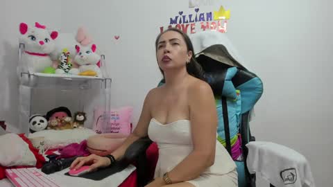 Snapshot of gatitasexy_hot_wet4u chatting on 12-14-24, 09:45 Mfe online show from 12-14-24, 09:45