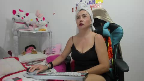 Snapshot of gatitasexy_hot_wet4u chatting on 01-03-25, 08:54 Mfe online show from 01-03-25, 08:54