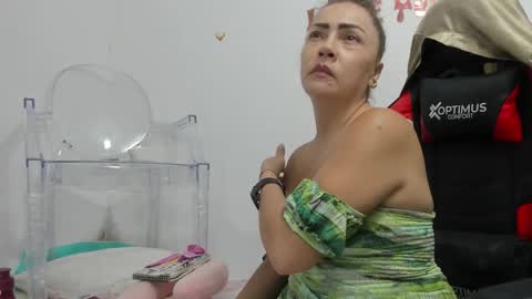 Snapshot of gatitasexy_hot_wet4u chatting on 09-30-25, 01:43 Mfe online show from 09-30-25, 01:43