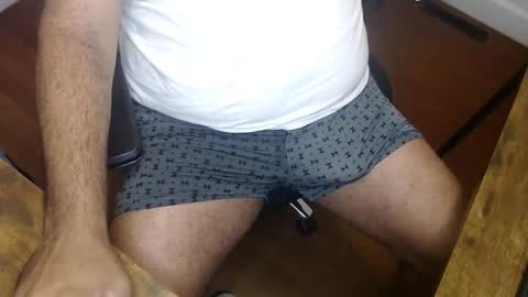 Snapshot of gato27cam chatting on 10-11-25, 10:36 Marco online show from 10-11-25, 10:36