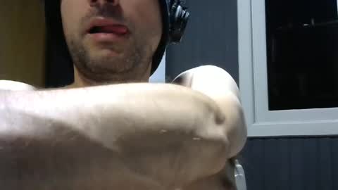 Snapshot of gauchors21 chatting on 02-21-25, 02:39 gauchors21 online show from 02-21-25, 02:39