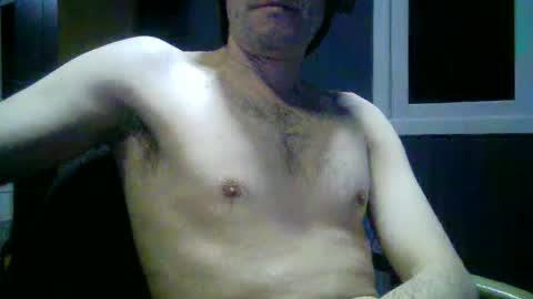 Snapshot of gauchors21 chatting on 10-19-25, 02:45 gauchors21 online show from 10-19-25, 02:45