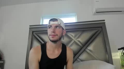 Snapshot of gayndepressed chatting on 10-27-25, 10:14 Trace online show from 10-27-25, 10:14