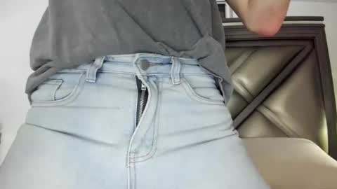 Snapshot of gayndepressed chatting on 10-31-25, 05:08 Trace online show from 10-31-25, 05:08