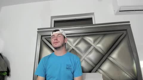 Snapshot of gayndepressed chatting on 11-22-25, 02:10 Trace online show from 11-22-25, 02:10