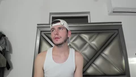 Snapshot of gayndepressed chatting on 11-23-25, 02:11 Trace online show from 11-23-25, 02:11