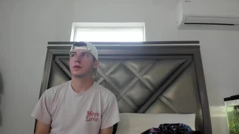 Snapshot of gayndepressed chatting on 11-23-25, 10:09 Trace online show from 11-23-25, 10:09