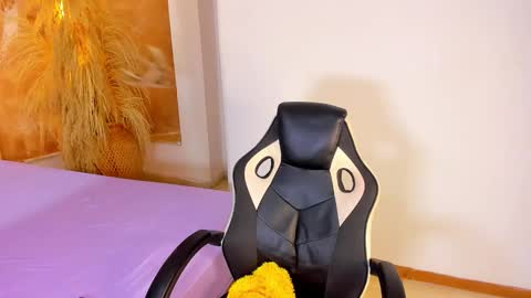 Snapshot of geanna_rose chatting on 12-17-25, 04:13 geanna_rose online show from 12-17-25, 04:13