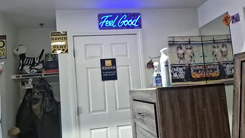 Snapshot of geekedoutlabs chatting on 10-10-25, 08:41 Zanecubano online show from 10-10-25, 08:41